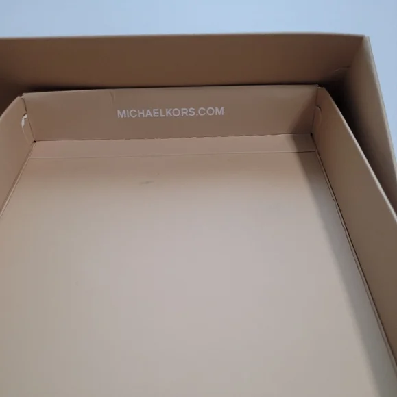 Michael Korrs Empty Box - Picture 4 of 7